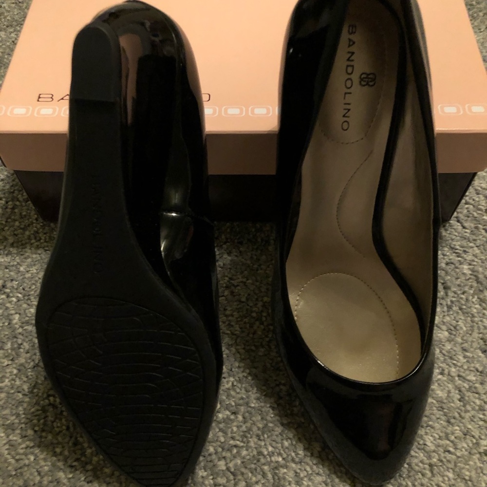 Bandolino black patent leather shoes